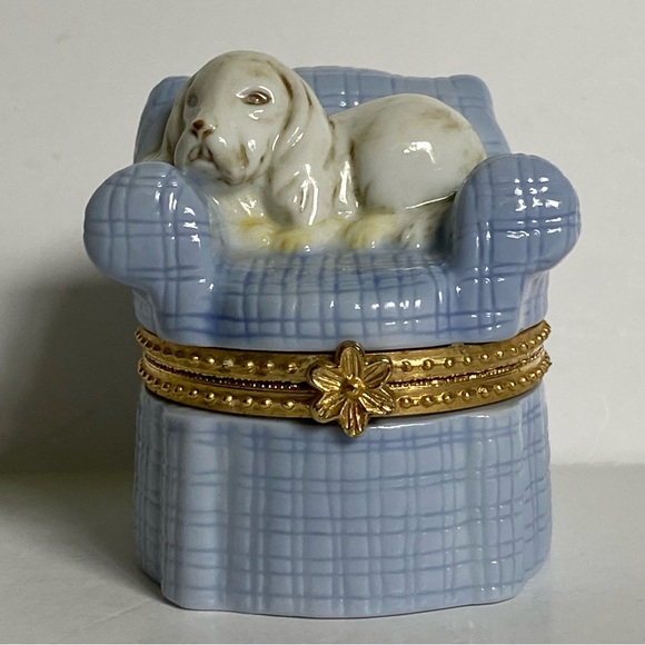 Dog Trinket Box Blue Chair Ceramic Hinged Lid Puppy Container Cocker Spaniel - Picture 16 of 16